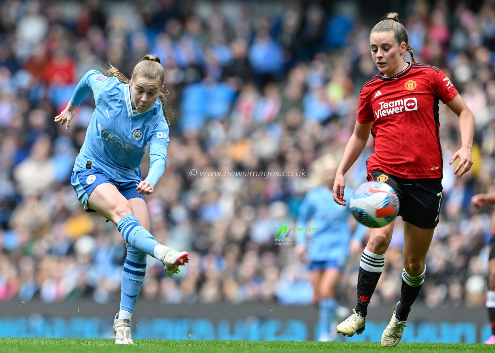 Jess Park of Manchester City Women shots on goal, during the The FA Women's Super League match Manchester City Women vs Manchester United Women at Etihad Stadium, Manchester, United Kingdom, 23rd March 2024

(Photo by Cody Froggatt/News Images)