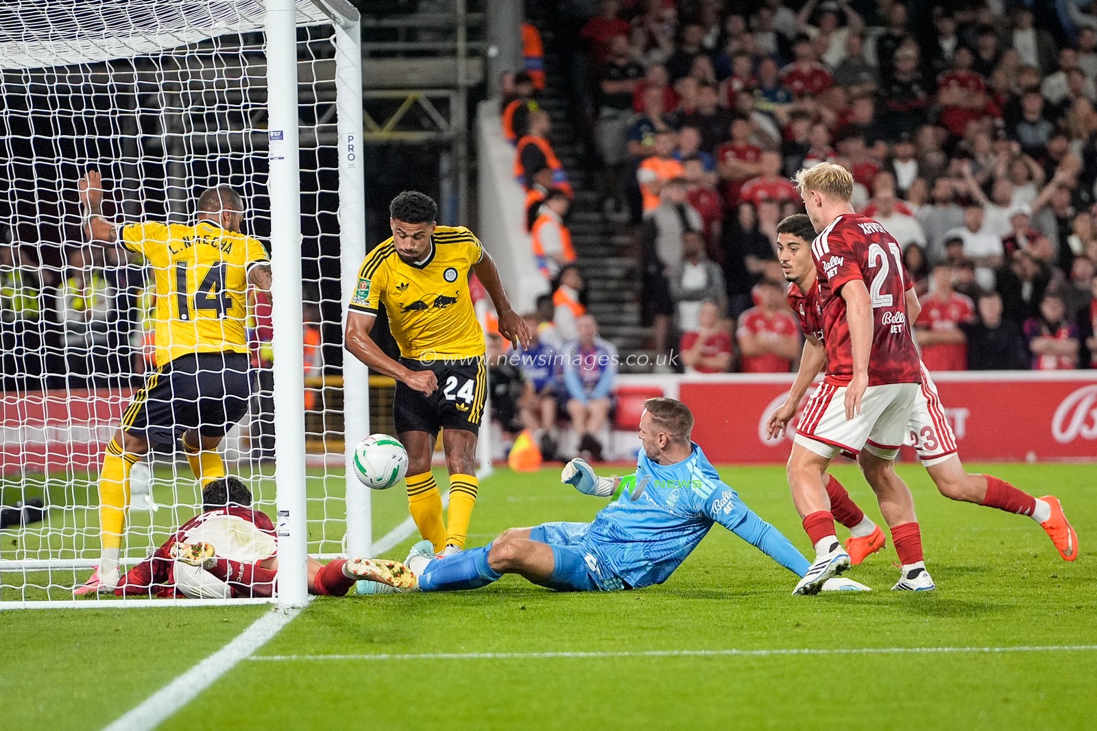 James Justin of Leeds United scores to make it 0-2 during the Carabao Cup round 2 match Nottingham Forest vs Leeds Rhinos at City Ground, Nottingham, United Kingdom on 25 August 2026

(Photo by Maynard Manyowa/News Images)