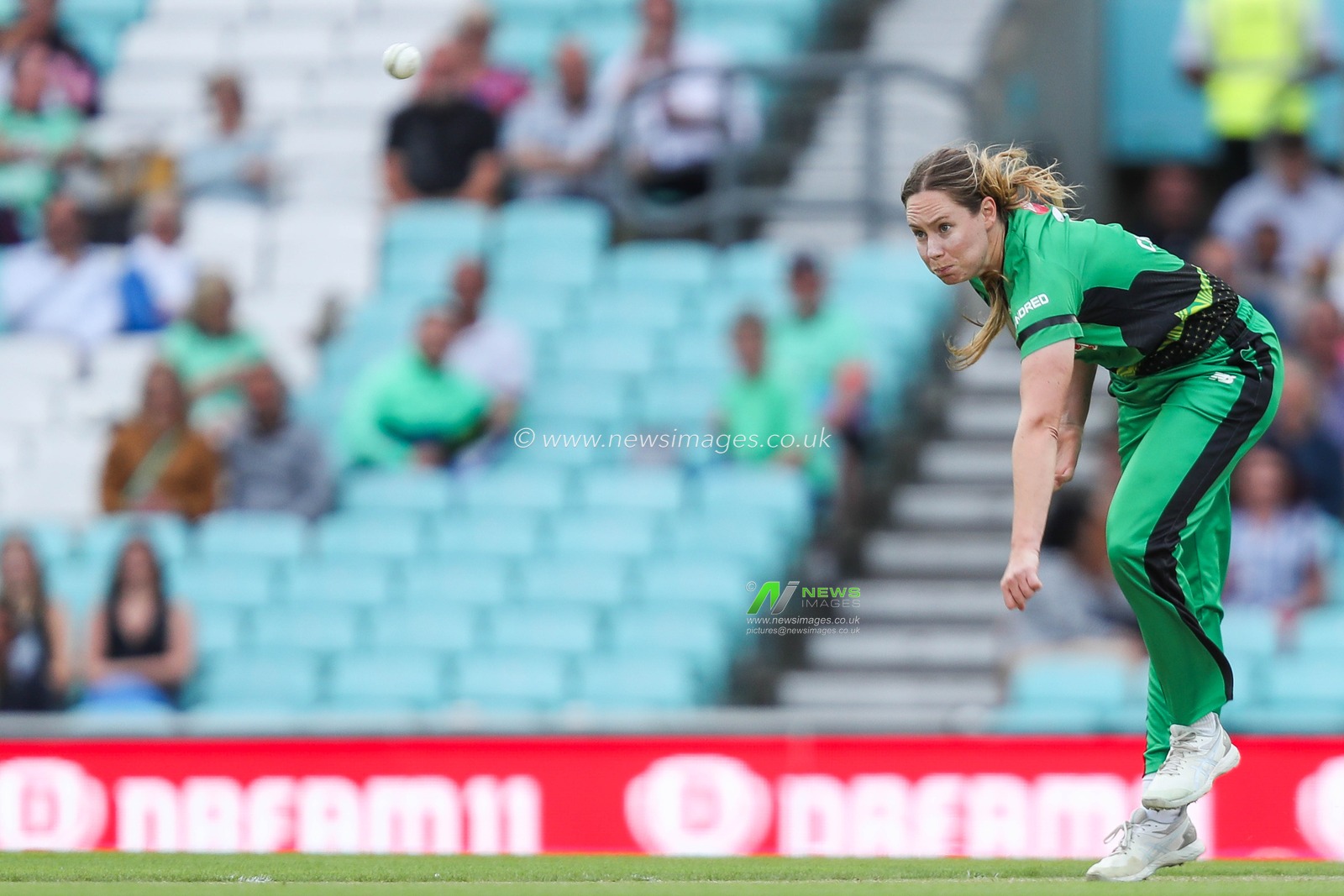 Lauren Cheatle of Southern Brave bowls during the The Hundred match Oval Invincibles Women vs Southern Brave Women at The Kia Oval, London, United Kingdom, 8th August 2024

(Photo by Izzy Poles/News Images)