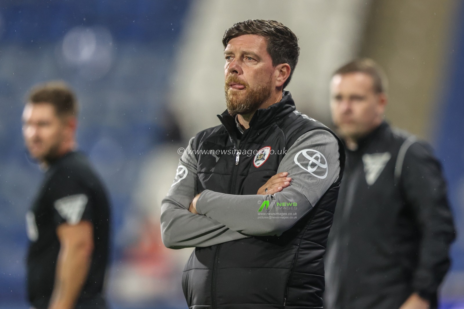 Darrell Clarke manager of Barnsley during the Bristol Street Motors Trophy match Huddersfield Town vs Barnsley at John Smith's Stadium, Huddersfield, United Kingdom, 8th October 2024

(Photo by Alfie Cosgrove/News Images)