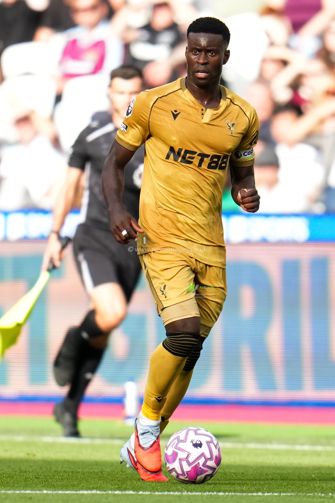 Marc Guehi of Crystal Palace on the ball during the Premier League match West Ham United vs Crystal Palace at London Stadium, London, United Kingdom, 20th September 2025

(Photo by Harvey Murphy/News Images)