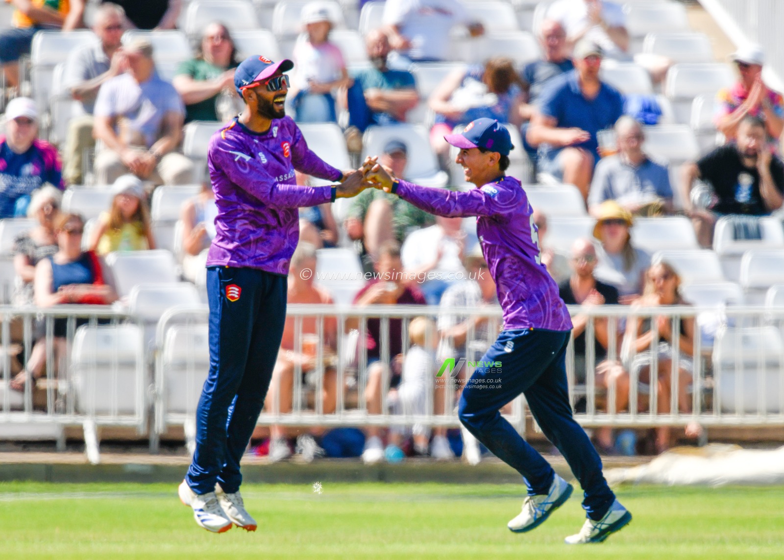 Feroze KHUSHI of Essex CCC celebrates catching out Calvin HARRISON of Nottingham Outlaws during the Royal London One-day Cup match Nottinghamshire vs Essex at Trent Bridge, Nottingham, United Kingdom, 11th August 2024

(Photo by Mark Dunn/News Images)