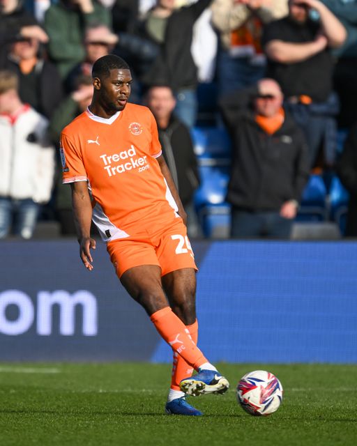 Odeluga Offiah of Blackpool passes the ball during the Sky Bet League 1 match Stockport County vs Blackpool at Edgeley Park Stadium, Stockport, United Kingdom, 1st March 2025

(Photo by Craig Thomas/News Images)