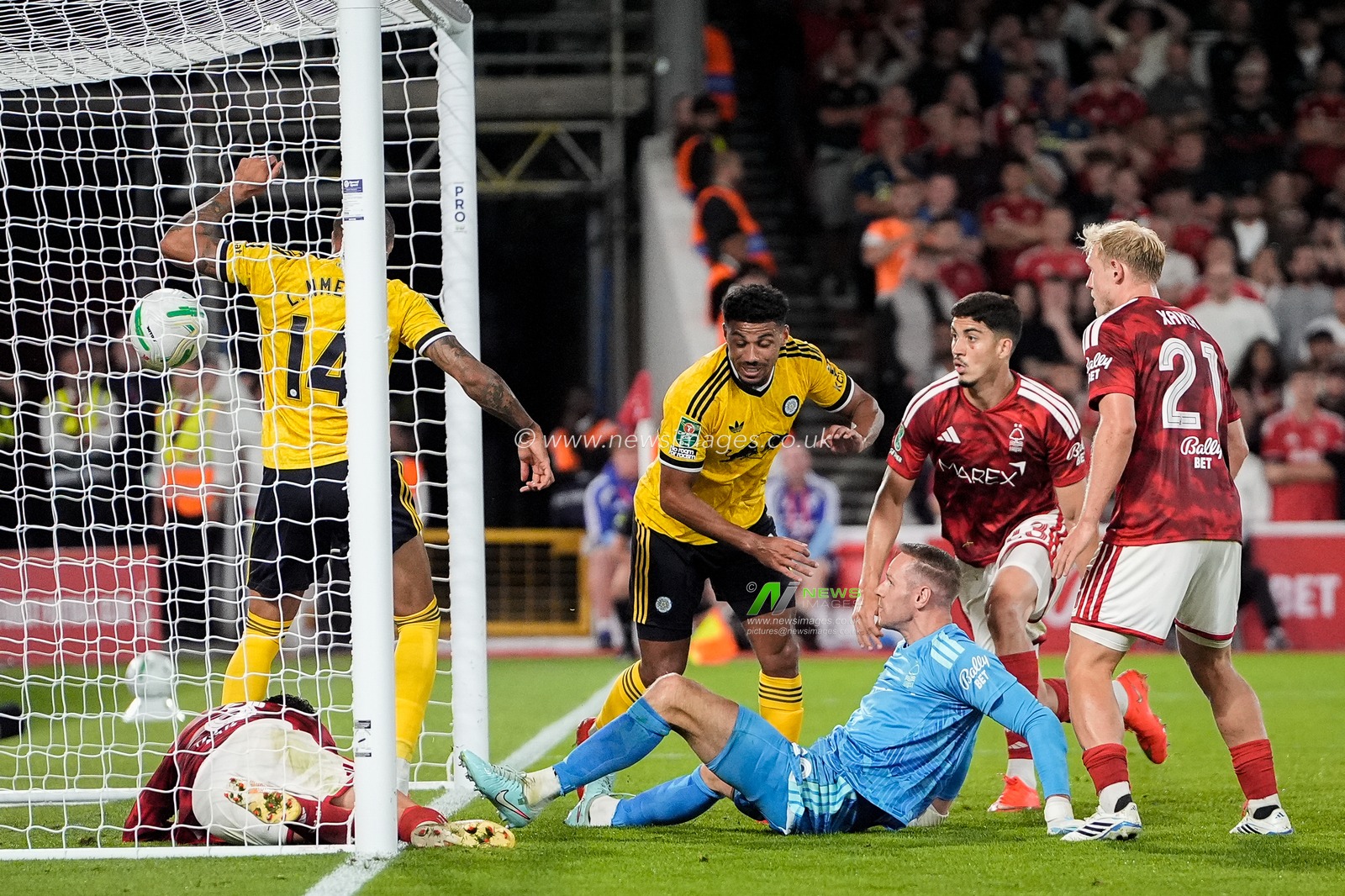 James Justin of Leeds United scores to make it 0-2 during the Carabao Cup round 2 match Nottingham Forest vs Leeds Rhinos at City Ground, Nottingham, United Kingdom on 25 August 2026

(Photo by Maynard Manyowa/News Images)