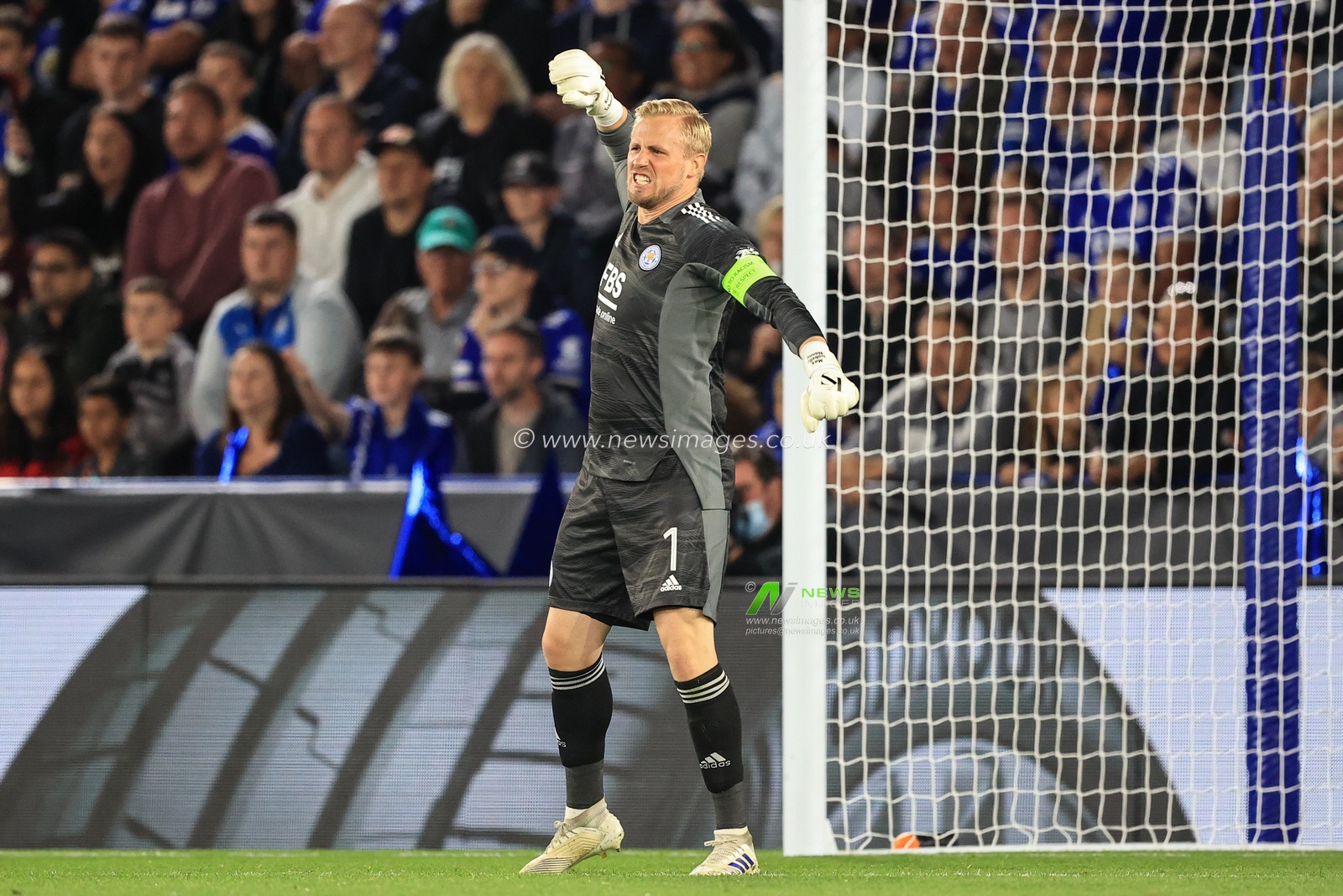 Kasper Schmeichel #1 of Leicester City reacts after referee Tiago Martinsâ€™s decision