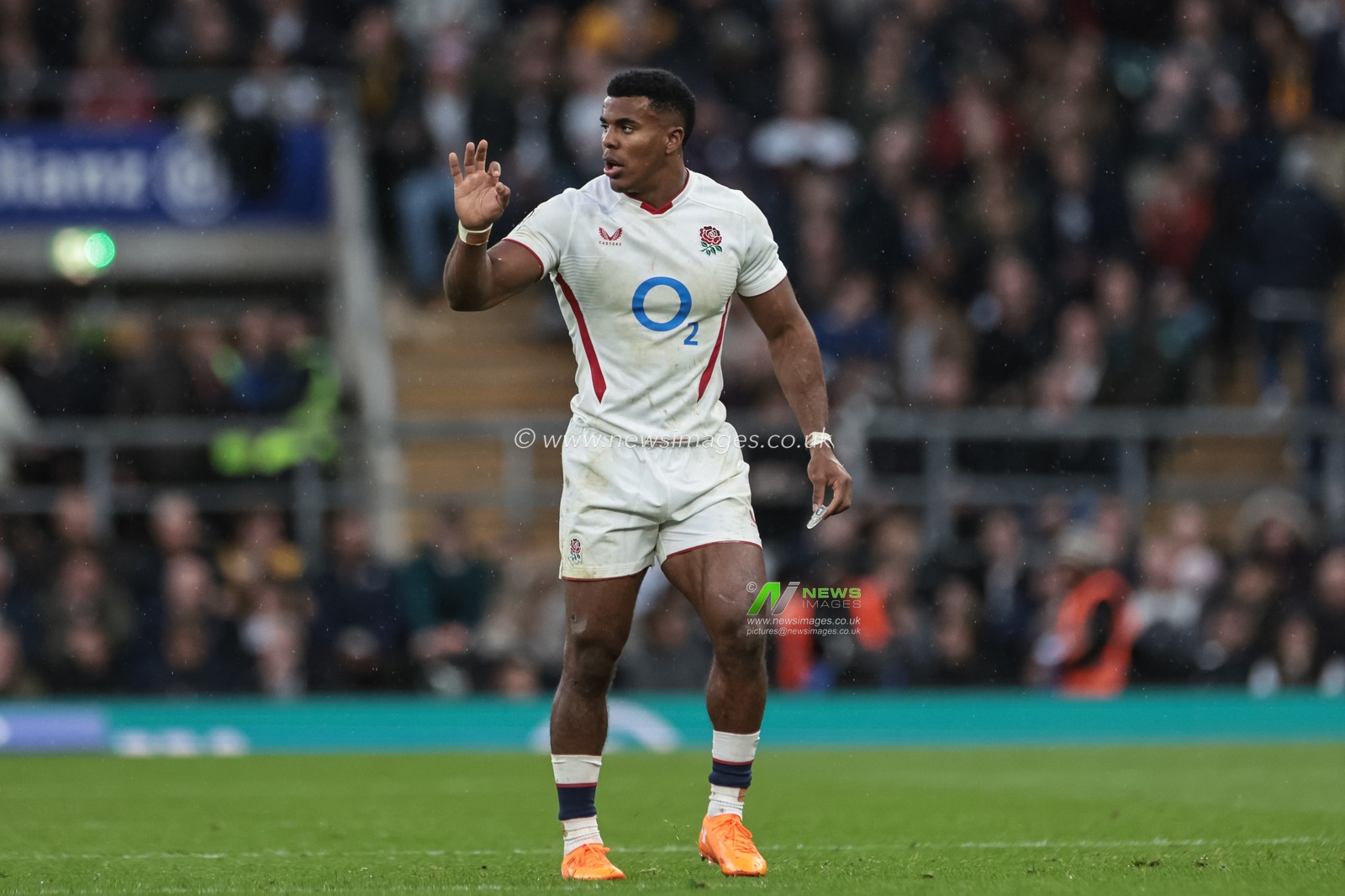 Immanuel Feyi-Waboso of England reacts during the Quilter Nations Series 2025 match England vs Australia at Allianz Stadium, Twickenham, United Kingdom, 1st November 2025

(Photo by Mark Cosgrove/News Images)

*** GER AUT SUI OUT ***