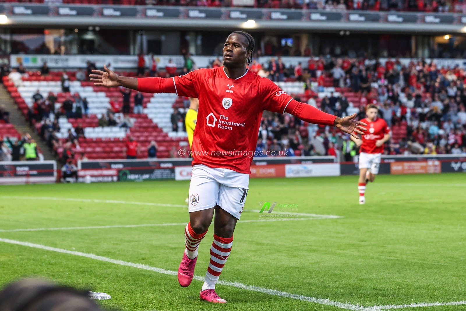 Reyes Cleary of Barnsley celebrates his goal to make it 1-1 during the Carabao Cup round 2 match Barnsley vs Crewe Alexandra at Oakwell, Barnsley, United Kingdom on 25 August 2026

(Photo by Alfie Cosgrove/News Images)