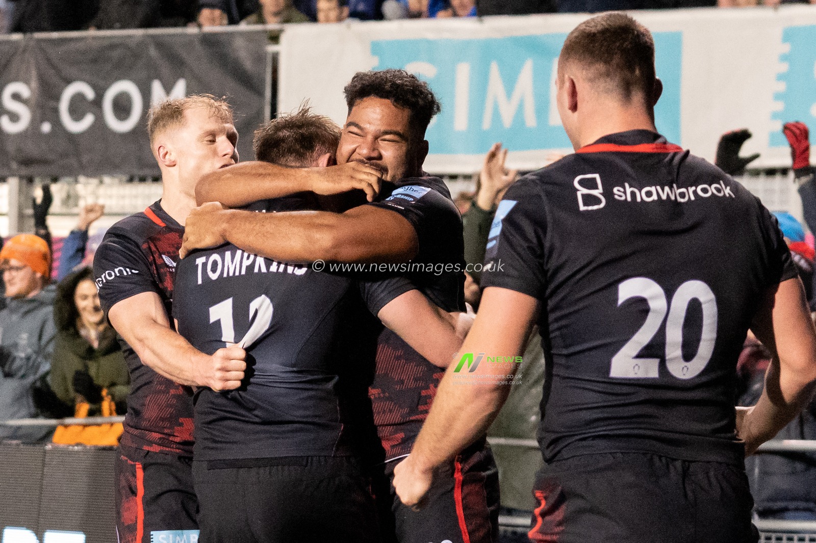 Nick Tompkins #12 of Saracens celebrates scoring a try with his teammates during the Gallagher Premiership match Saracens vs Exeter Chiefs at StoneX Stadium, London, United Kingdom, 31st December 2022

(Photo by Richard Washbrooke/News Images)