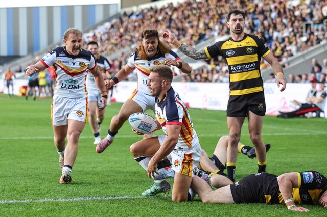 Matty Russell of Catalans Dragons celebrates his try during the Betfred Super League round 12 match York Knights vs Catalans Dragons at LNER Community Stadium, York, United Kingdom on 23 May 2026

(Photo by Mark Cosgrove/News Images)