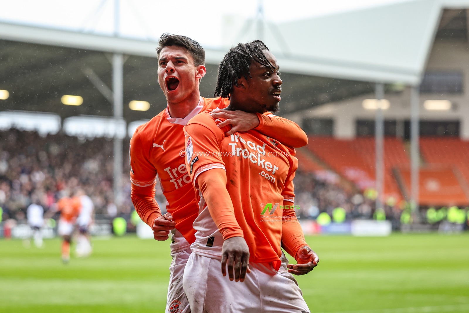 Niall Ennis of Blackpool celebrates his goal to make it 2-1 during the Sky Bet League 1 match Blackpool vs Bolton Wanderers at Bloomfield Road, Blackpool, United Kingdom, 29th March 2025

(Photo by Mark Cosgrove/News Images)