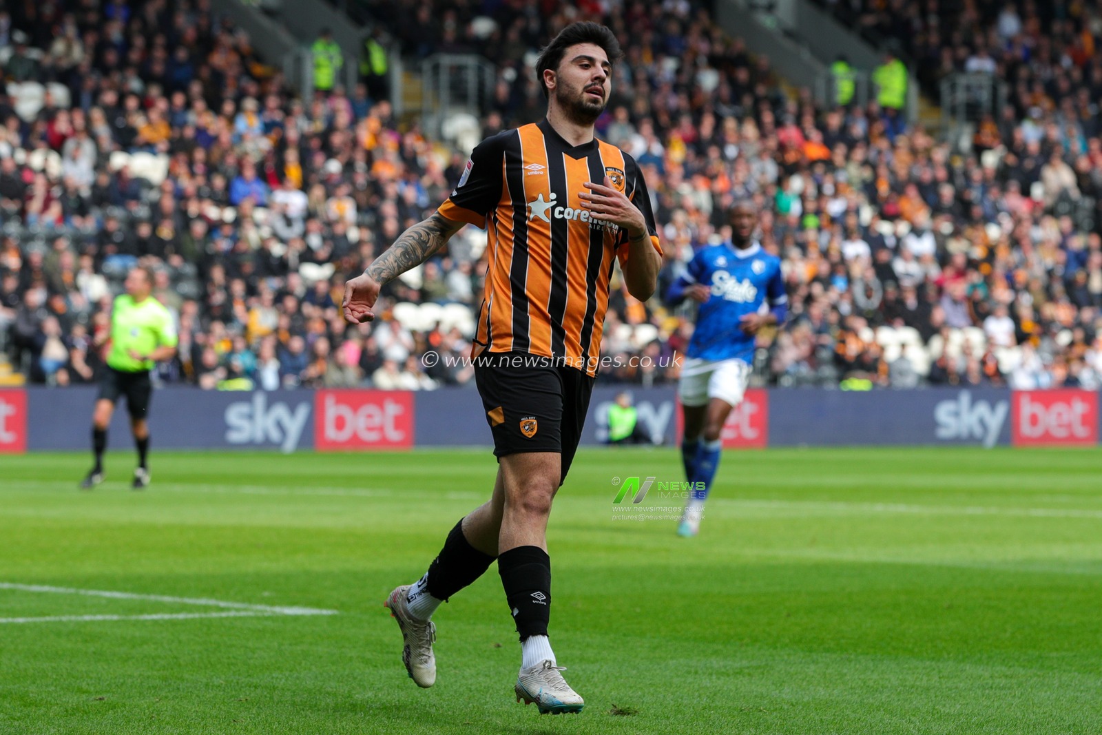 Ozan Tufan #7 of Hull City during the Sky Bet Championship match Hull City vs Watford at MKM Stadium, Hull, United Kingdom, 22nd April 2023

(Photo by James Heaton/News Images)