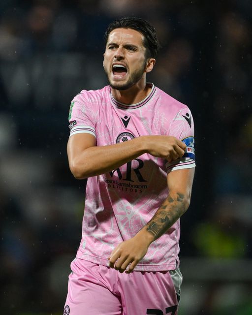 Lewis Travis of Blackburn Rovers gives his team instructions during the Carabao Cup match Stockport County vs Blackburn Rovers at Edgeley Park Stadium, Stockport, United Kingdom, 13th August 2024

(Photo by Craig Thomas/News Images)