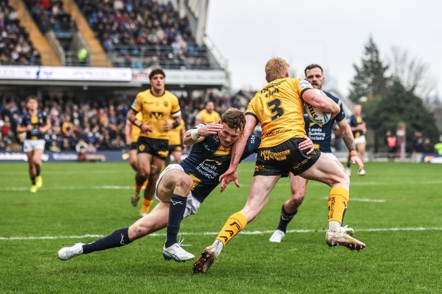 Zac Cini of Castleford Tigers is tackled by Harry Newman of Leeds Rhinos during the Betfred Super League round 4 match Leeds Rhinos vs Castleford Tigers at AMT Headingley Stadium, Leeds, United Kingdom on 08 March 2026

(Photo by Alfie Cosgrove/News Images)