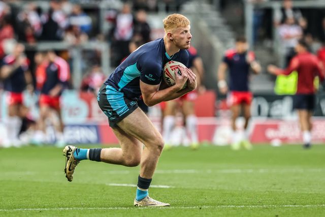Harvey Barron of Hull FC in the pre-game warm up during the Betfred Super League round 23 match St Helens vs Hull FC at Totally Wicked Stadium, St Helens, United Kingdom, 22nd August 2025

(Photo by Alfie Cosgrove/News Images)