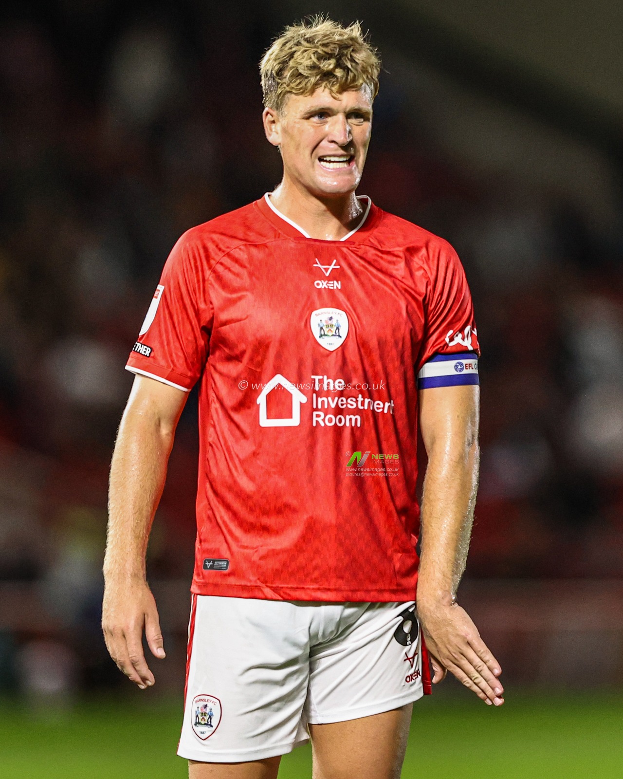Cameron McGeehan of Barnsley during the Sky Bet League One match Barnsley vs Blackpool at Oakwell, Barnsley, United Kingdom on 02 September 2026

(Photo by Alfie Cosgrove/News Images)
