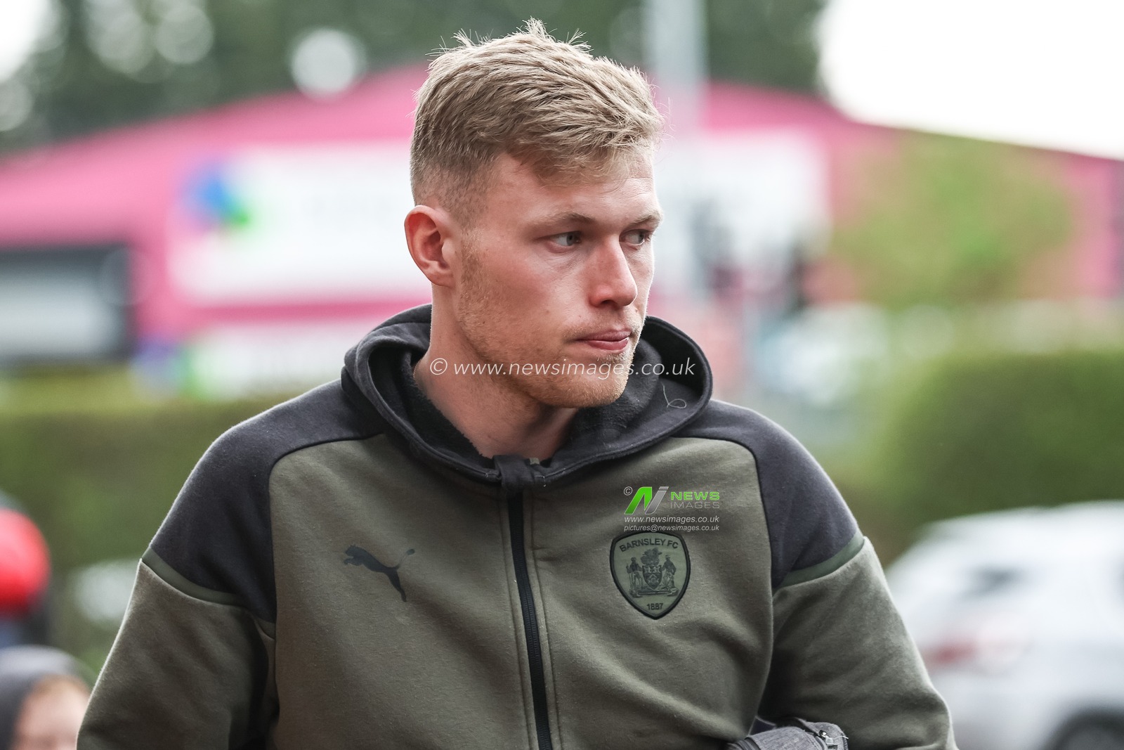 Sam Cosgrove of Barnsley arrives during the Sky Bet League 1 match Burton Albion vs Barnsley at Pirelli Stadium, Burton upon Trent, United Kingdom, 1st April 2024

(Photo by Mark Cosgrove/News Images)