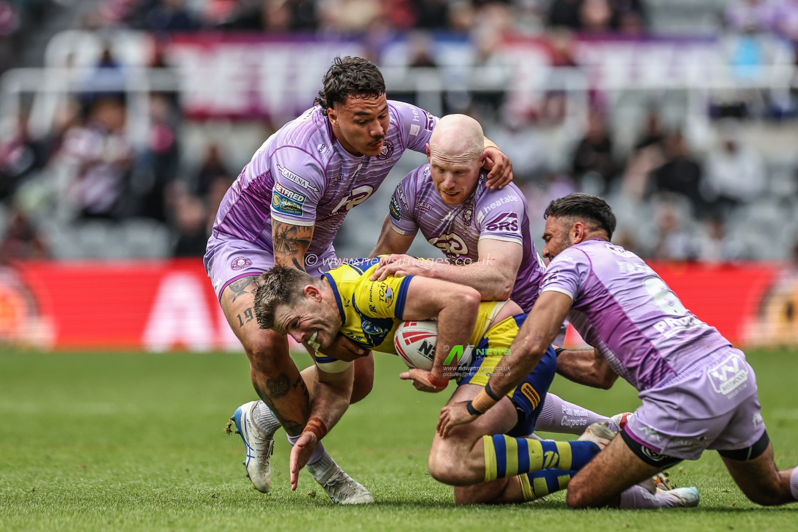 Lachlan Fitzgibbon of Warrington Wolves is tackled by Liam Farrell of Wigan Warriors during the Betfred Magic Weekend 2025 match Wigan Warriors vs Warrington Wolves at St. James's Park, Newcastle, United Kingdom, 4th May 2025

(Photo by Mark Cosgrove/News Images)