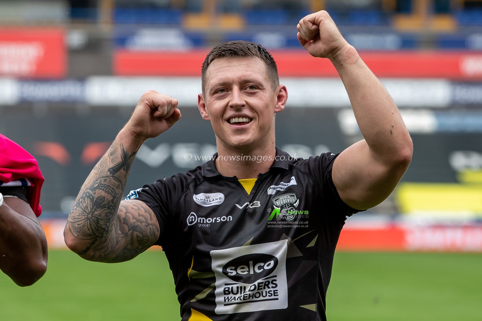 Deon Cross #28 of Salford Red Devils celebrates the victory over Huddersfield after the Betfred Super League match Huddersfield Giants vs Salford Red Devils at John Smith's Stadium, Huddersfield, United Kingdom, 10th September 2022

(Photo by James Heaton/News Images)