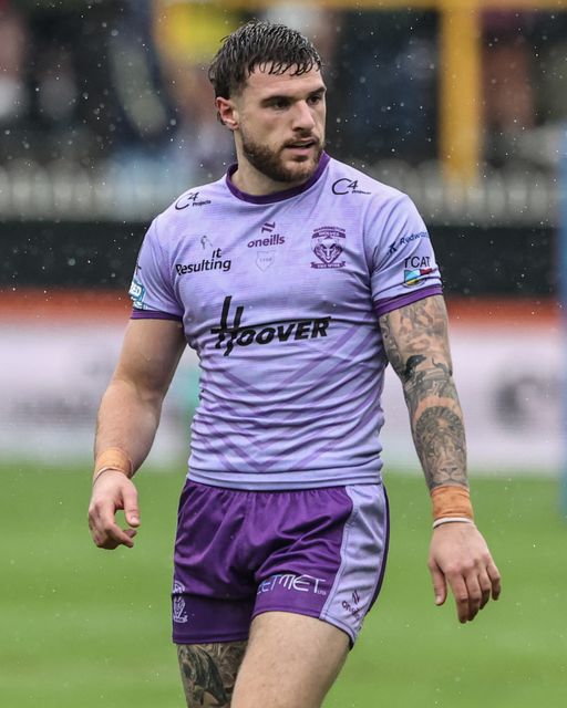 Connor Wrench of Warrington Wolves gives team mates instructions during the Betfred Super League round 19 match Castleford Tigers vs Warrington Wolves at The Mend-A-Hose Jungle, Castleford, United Kingdom, 20th July 2025

(Photo by Alfie Cosgrove/News Images)