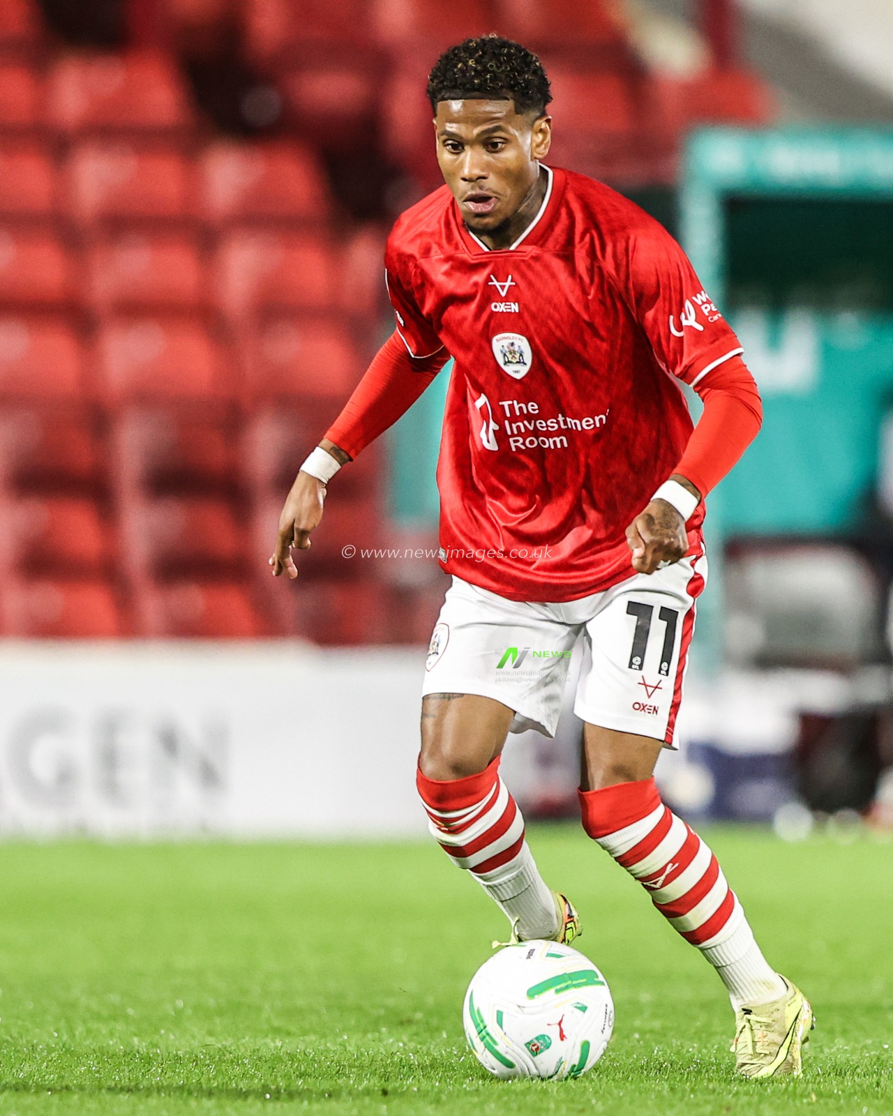 Tyrese Noslin of Barnsley during the Carabao Cup round 2 match Barnsley vs Crewe Alexandra at Oakwell, Barnsley, United Kingdom on 25 August 2026

(Photo by Alfie Cosgrove/News Images)