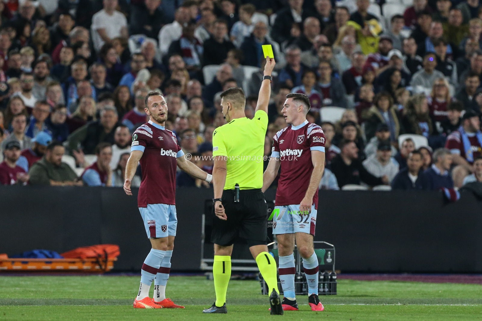 Referee Jouni Hyytia gives Conor Coventry #32 of West Ham United a yellow card during the UEFA Europa Conference League match West Ham United vs Silkeborg at London Stadium, London, United Kingdom, 27th October 2022

(Photo by Arron Gent/News Images)