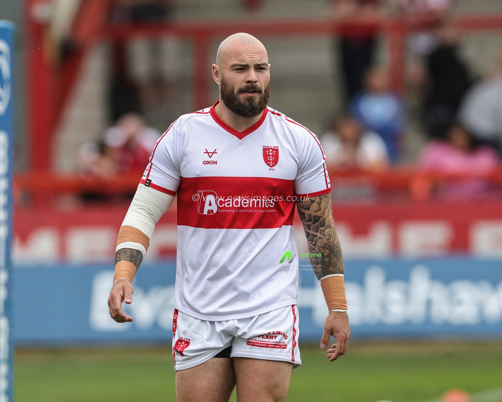 Sam Luckley #26 of Hull KR warming up during the Betfred Super League Round 16 match Hull KR vs Salford Red Devils at Sewell Group Craven Park, Kingston upon Hull, United Kingdom, 17th June 2023

(Photo by Mark Cosgrove/News Images)