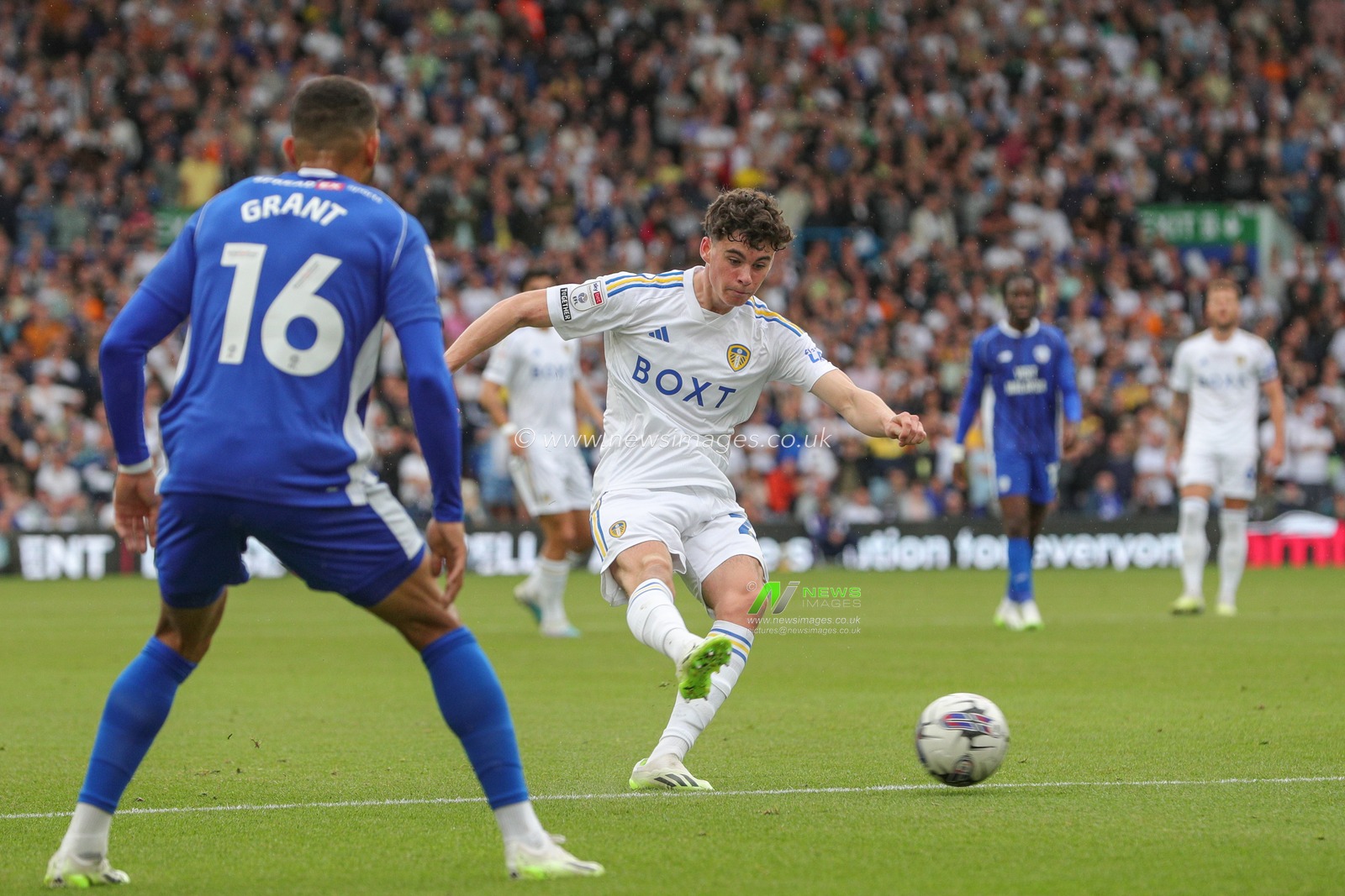 Archie Gray #22 of Leeds United has a shot at goal during the Sky Bet Championship match Leeds United vs Cardiff City at Elland Road, Leeds, United Kingdom, 6th August 2023

(Photo by James Heaton/News Images)