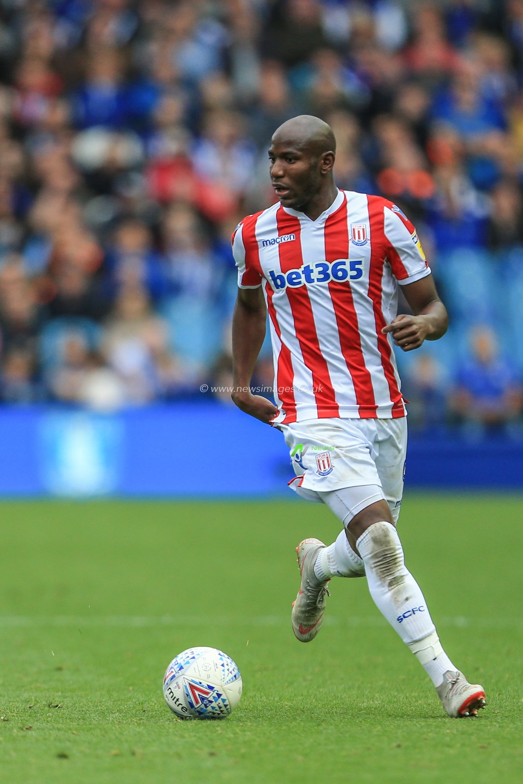 15th September 2018, Hillsborough, Sheffield, England; Sky Bet EFL Championship, Sheffield Wednesday v Stoke City ; Benik Afobe (09) of Stoke City with the ball 



EDITORIAL USE ONLY No use with unauthorised audio, video, data, fixture lists, club/league logos or 'live' services. Online in-match use limited to 45 images, no video emulation. No use in betting, games or single club/league/player publications and all English Football League images are subject to DataCo Licence