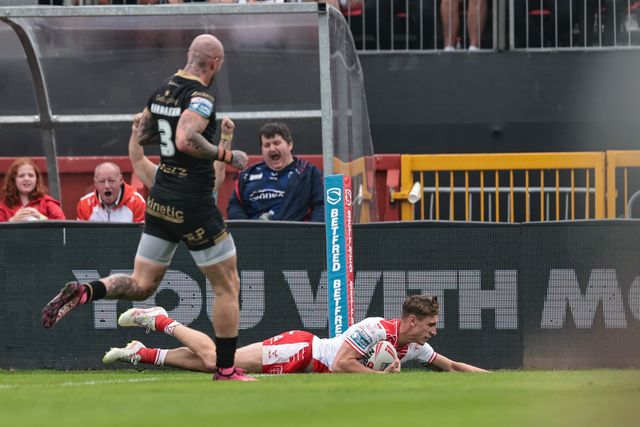 Noah Booth of Hull KR goes over for a try during the Betfred Super League Round 25 match Hull KR vs Hull FC at Sewell Group Craven Park, Kingston upon Hull, United Kingdom, 7th September 2025

(Photo by Mark Cosgrove/News Images)