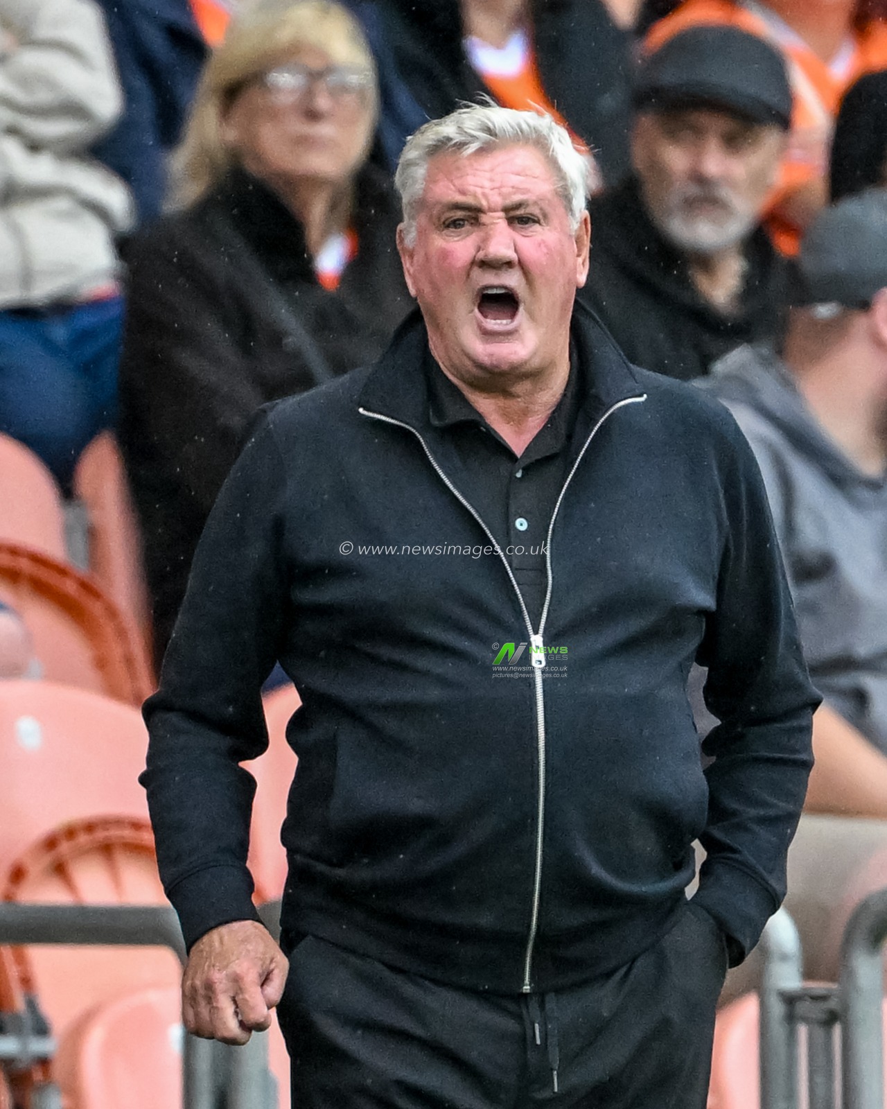 Steve Bruce, head coach for Blackpool, during the Sky Bet League 1 match Blackpool vs Bolton Wanderers at Bloomfield Road, Blackpool, United Kingdom, 30th August 2025

(Photo by Adam Gee/News Images)