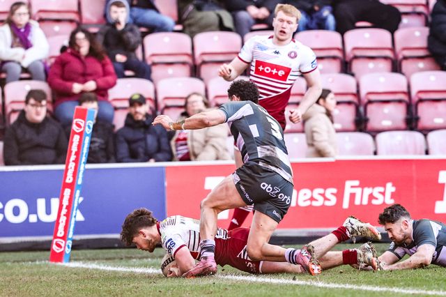 Jack Farrimond of Wigan Warriors goes over for a try during the Betfred Super League round 6 match Wigan Warriors vs Huddersfield Giants at The Brick Community Stadium, Wigan, United Kingdom on 28 March 2026

(Photo by Alfie Cosgrove/News Images)