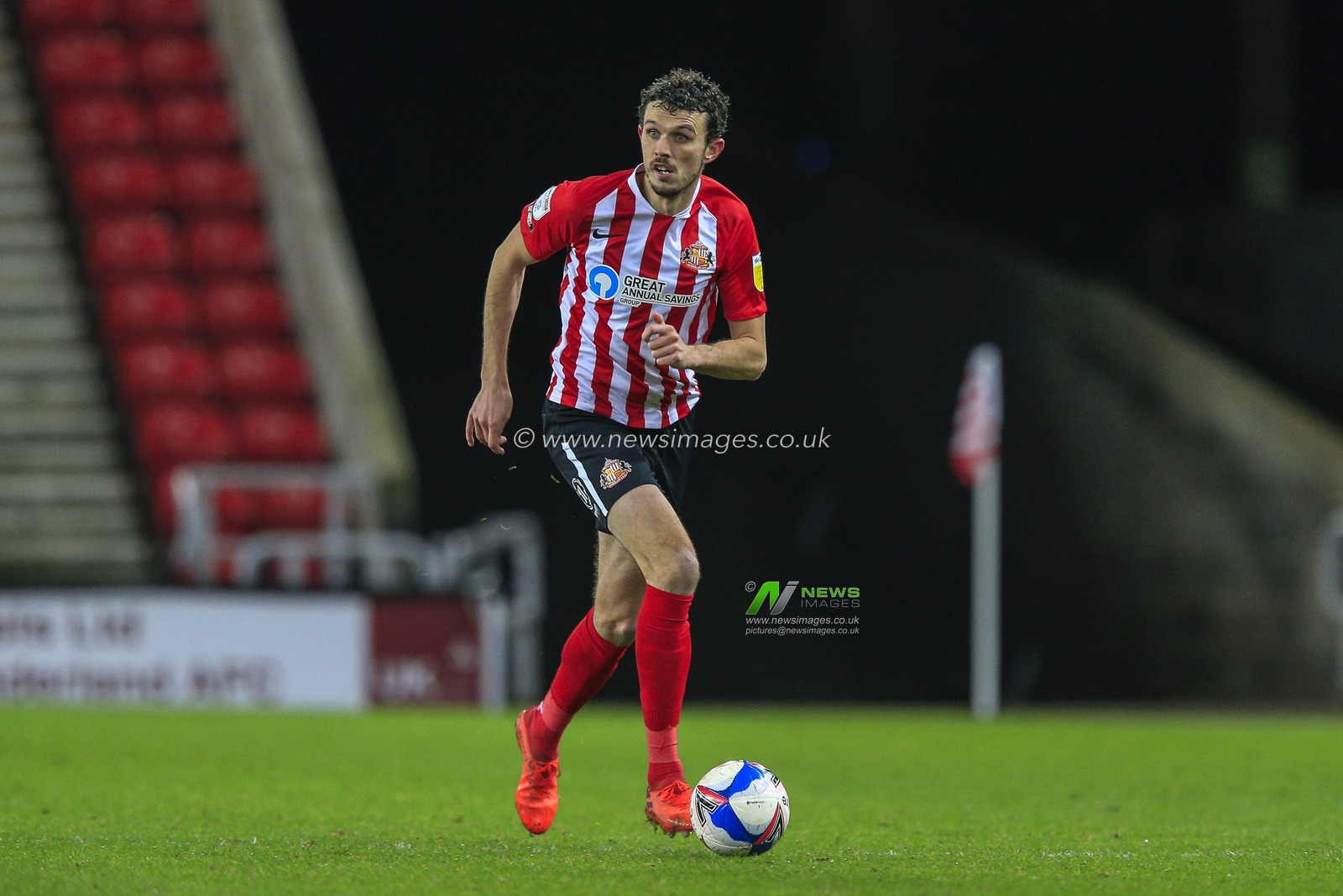 Tom Flanagan #3 of Sunderland in possession of the ball