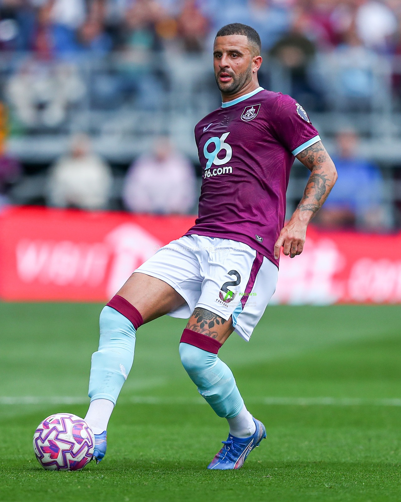 Kyle Walker of Burnley passes the ball forward during the Premier League match Burnley vs Sunderland at Turf Moor, Burnley, United Kingdom, 23rd August 2025

(Photo by Jorge Horsted/News Images)