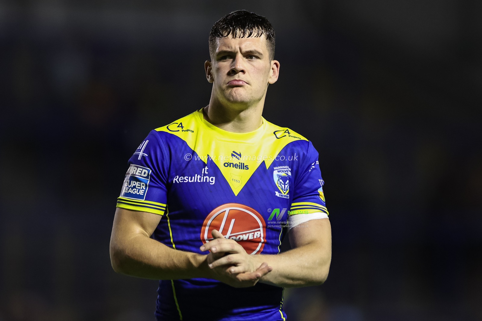 Josh Thewlis of Warrington Wolves applauds the home fans during the Betfred Super League Round 20 match Warrington Wolves vs Hull KR at Halliwell Jones Stadium, Warrington, United Kingdom, 2nd August 2024

(Photo by Mark Cosgrove/News Images)