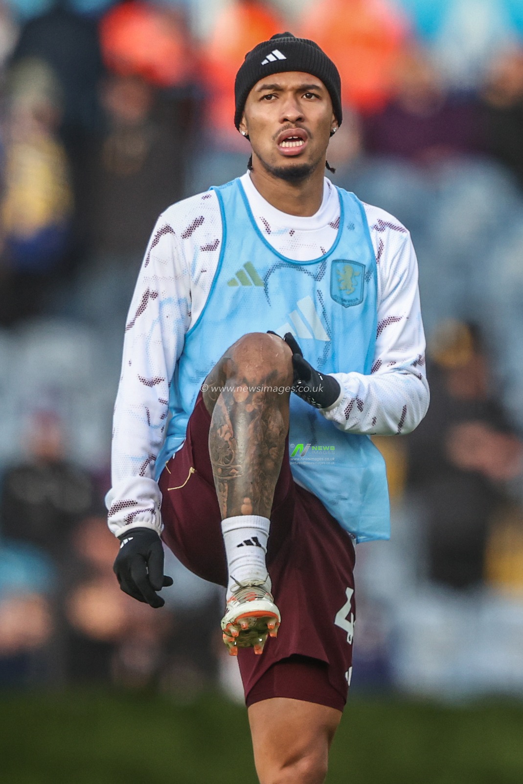 Boubacar Kamara of Aston Villa in the pregame warmup session during the Premier League match Leeds United vs Aston Villa at Elland Road, Leeds, United Kingdom, 23rd November 2025

(Photo by Alfie Cosgrove/News Images)

*** GER AUT SUI OUT ***