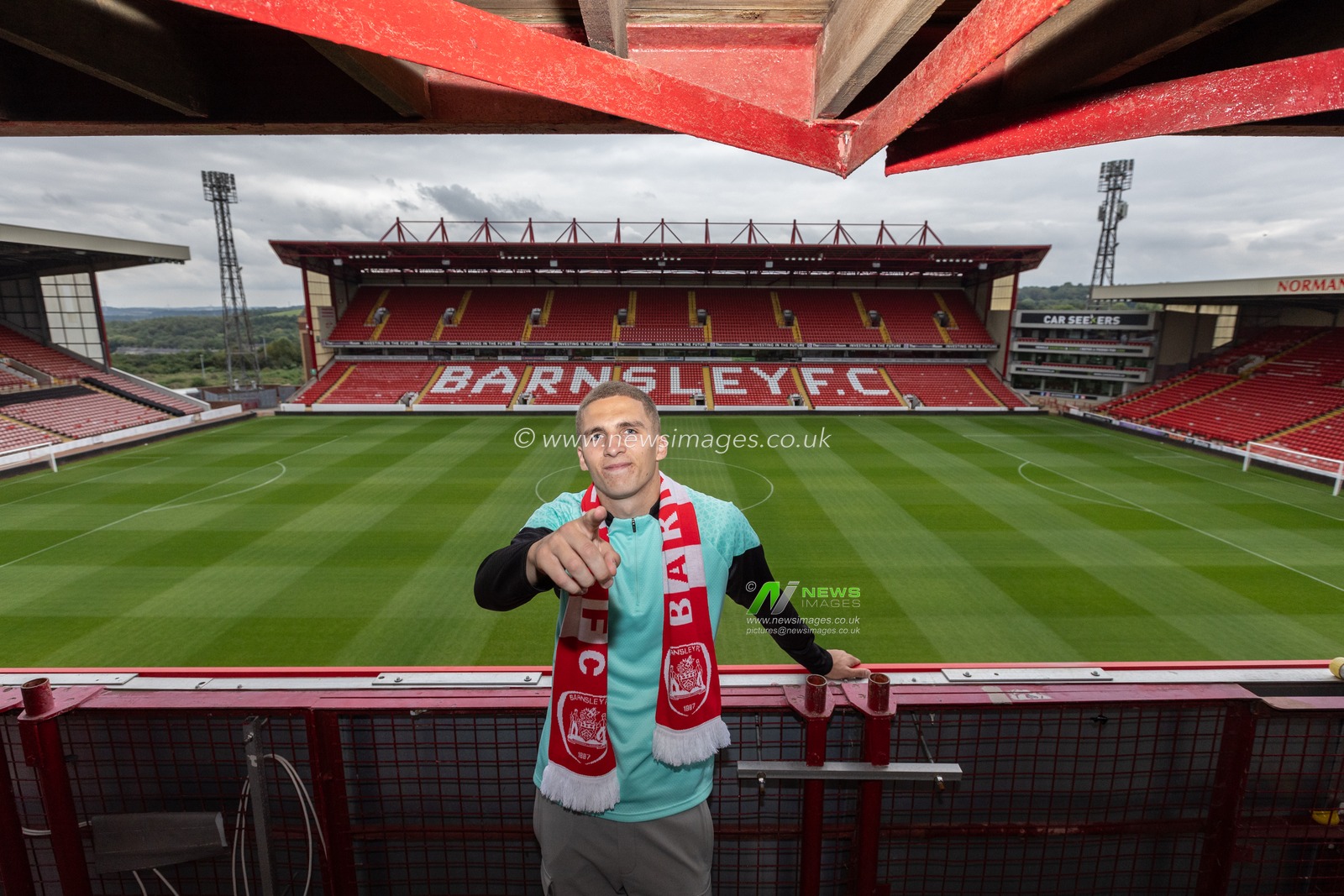 Owen Dodgson joins Barnsley FC on a season long loan from Burnley at Oakwell, Barnsley, United Kingdom, 1st September 2023

(Photo by Mark Cosgrove/News Images)