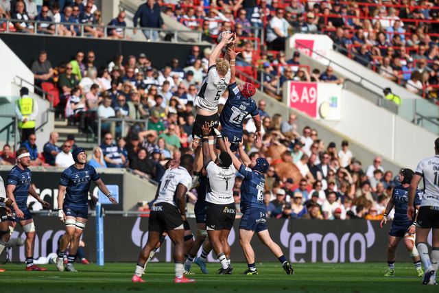 Hugh Tizard of Saracens battles in the air at a lineout with James Dun of Bristol Bears during the Gallagher PREM match Bristol Bears vs Saracens at Ashton Gate, Bristol, United Kingdom on 09 May 2026

(Photo by Alex Williamson/News Images)