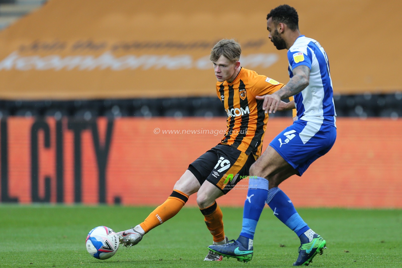 Keane Lewis-Potter #19 of Hull City passes the ball