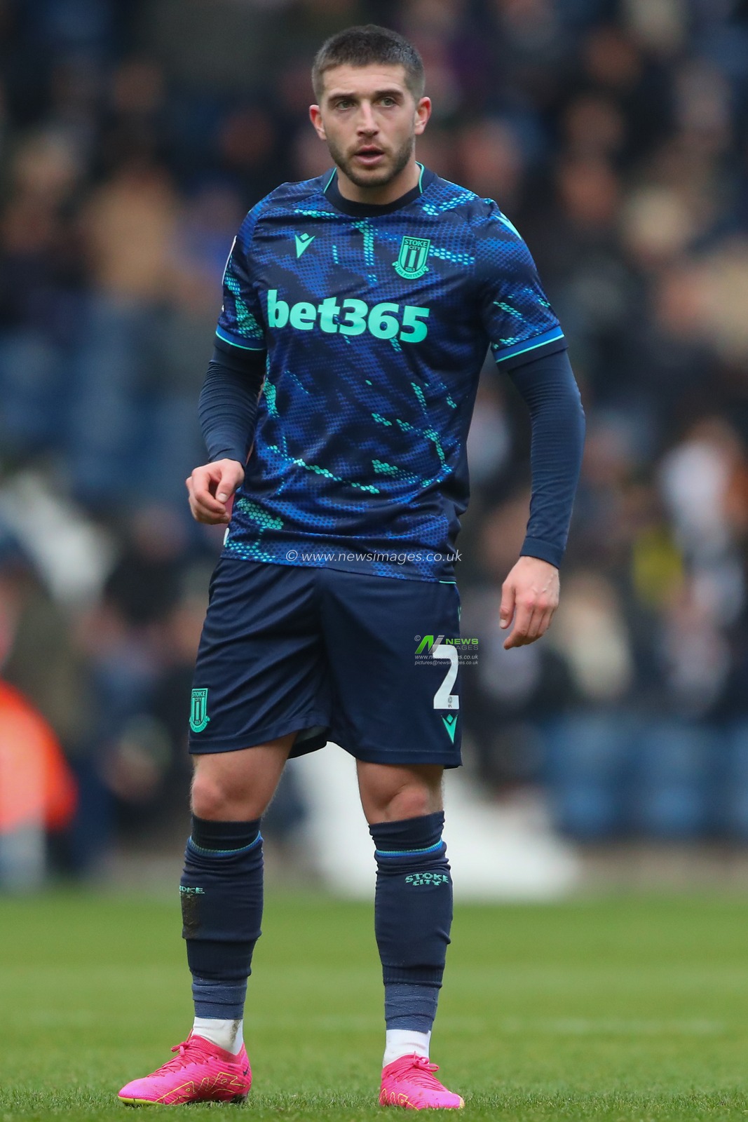 Lynden Gooch #2 of Stoke City during the Sky Bet Championship match West Bromwich Albion vs Stoke City at The Hawthorns, West Bromwich, United Kingdom, 17th December 2023

(Photo by Gareth Evans/News Images)