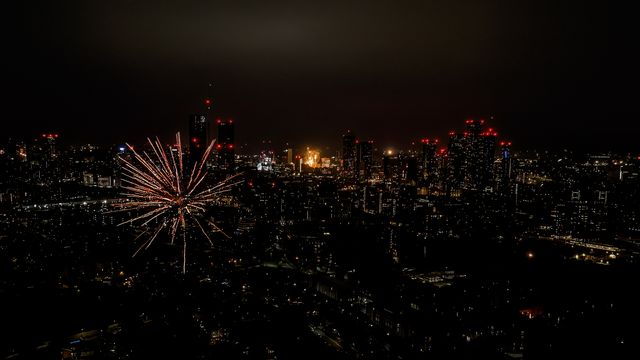 Fireworks light up the skies of Manchester for New Years Day at Manchester City Centre, Manchester, United Kingdom, 1st January 2026

(Photo by Alfie Cosgrove/News Images)

*** GER AUT SUI OUT ***