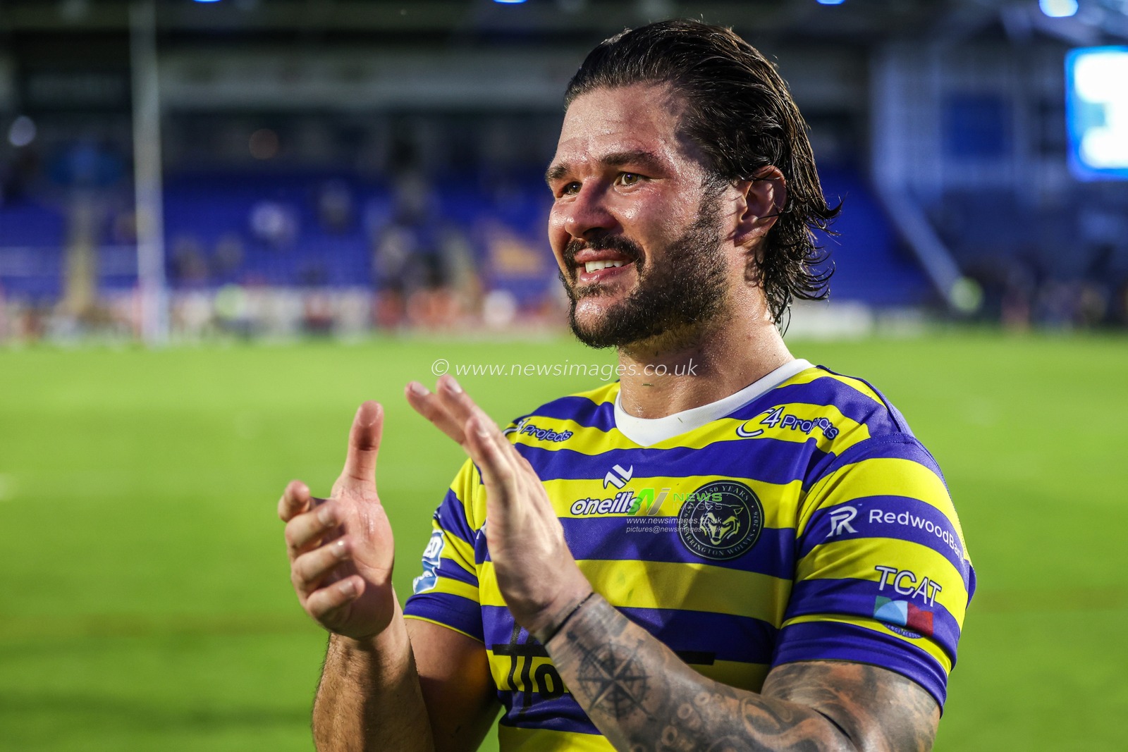James Bentley of Warrington Wolves applauds the fans after the game during the Betfred Super League round 16 match Warrington Wolves vs Catalans Dragons at The Halliwell Jones Stadium, Warrington, United Kingdom on 25 June 2026

(Photo by Alfie Cosgrove/News Images)