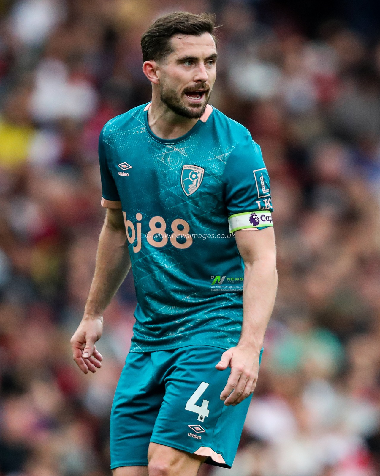 Lewis Cook of AFC Bournemouth gives the team instructions during the Premier League match Arsenal vs Bournemouth at Emirates Stadium, London, United Kingdom, 3rd May 2025

(Photo by Izzy Poles/News Images)