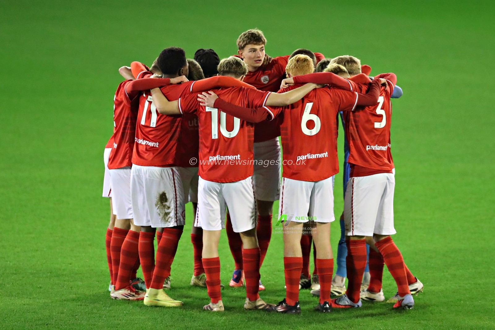 Barnsley huddle before the FA Youth Cup U18’s round 2 match Barnsley vs Mansfield Town at Oakwell, Barnsley, United Kingdom, 17th November 2025(Photo by Sam Eaden/News Images)