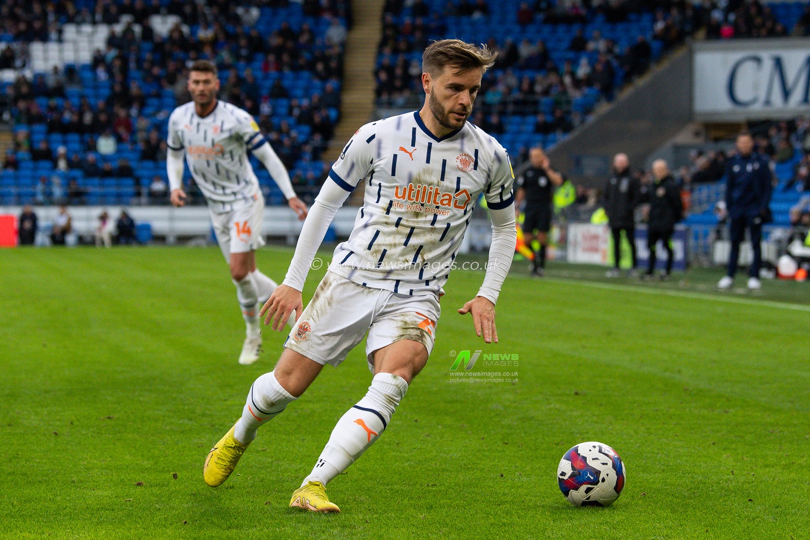 Luke Garbutt #29 of Blackpool in action during the Sky Bet Championship match Cardiff City vs Blackpool at Cardiff City Stadium, Cardiff, United Kingdom, 17th December 2022

(Photo by Craig Thomas/News Images)