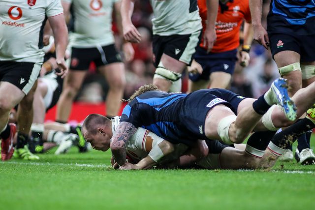 Nick Tompkins of Wales scores a try for his team during the Quilter Nations Series 2025 match Wales vs Japan at Principality Stadium, Cardiff, United Kingdom, 15th November 2025

(Photo by Andrew Lewis/News Images)

*** GER AUT SUI OUT ***