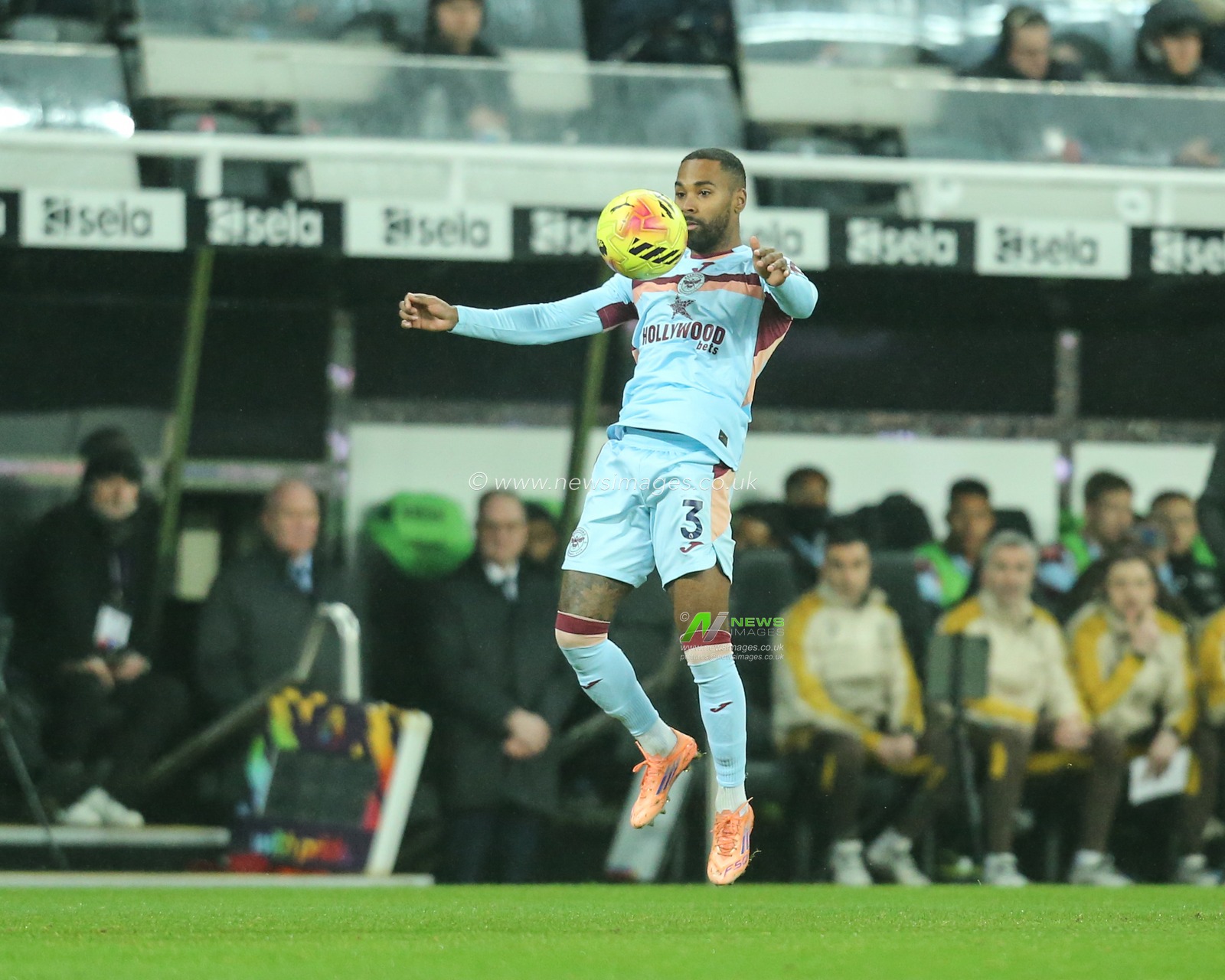 Rico Henry of Brentford controls the ball during the Premier League match Newcastle Untied vs Brentford at St. James's Park, Newcastle, United Kingdom on 07 February 2026

(Photo by Richard Bierton/News Images)