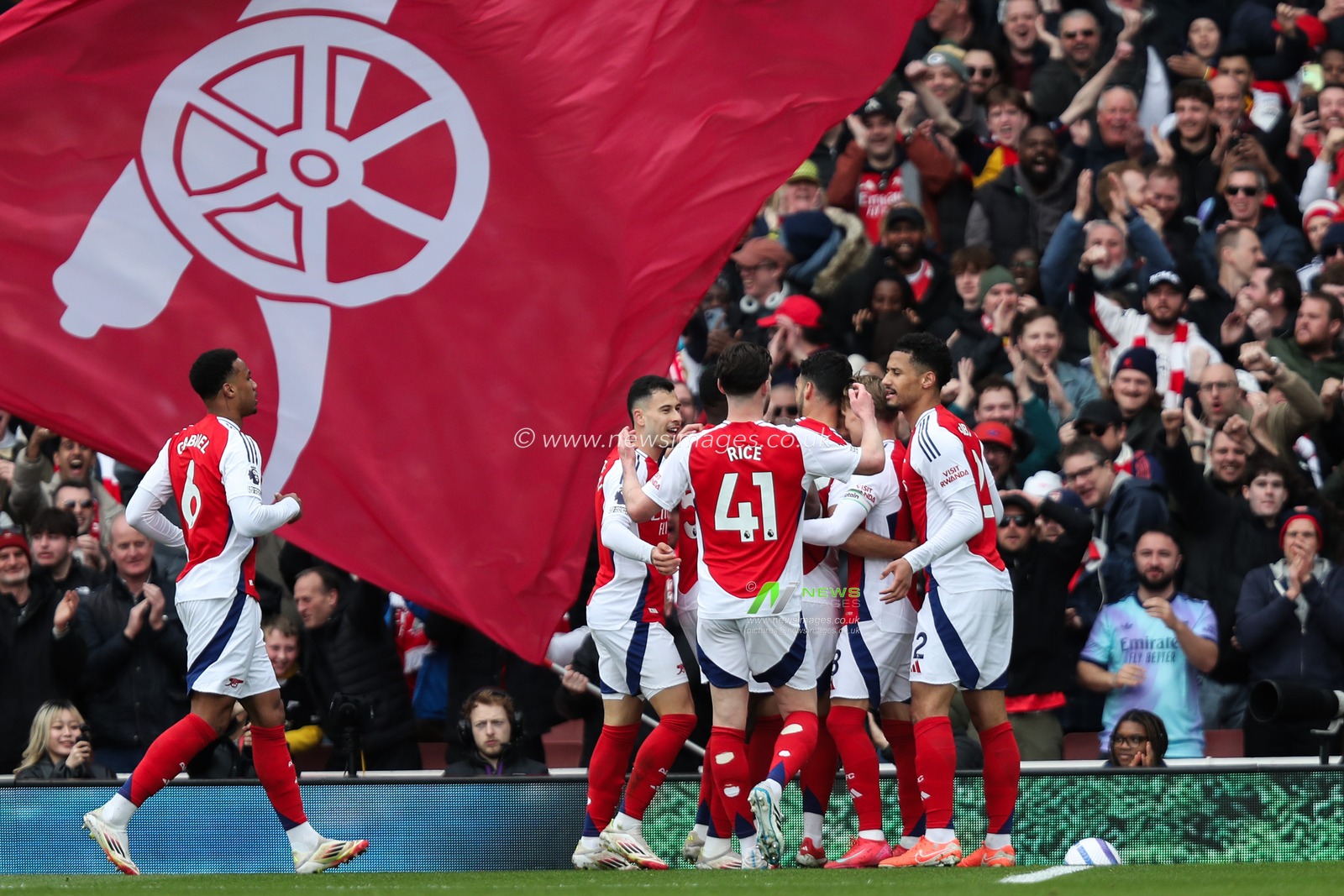 Mikel Merino of Arsenal celebrates his goal to make it 1-0 during the Premier League match Arsenal vs Chelsea at Emirates Stadium, London, United Kingdom, 16th March 2025

(Photo by Izzy Poles/News Images)