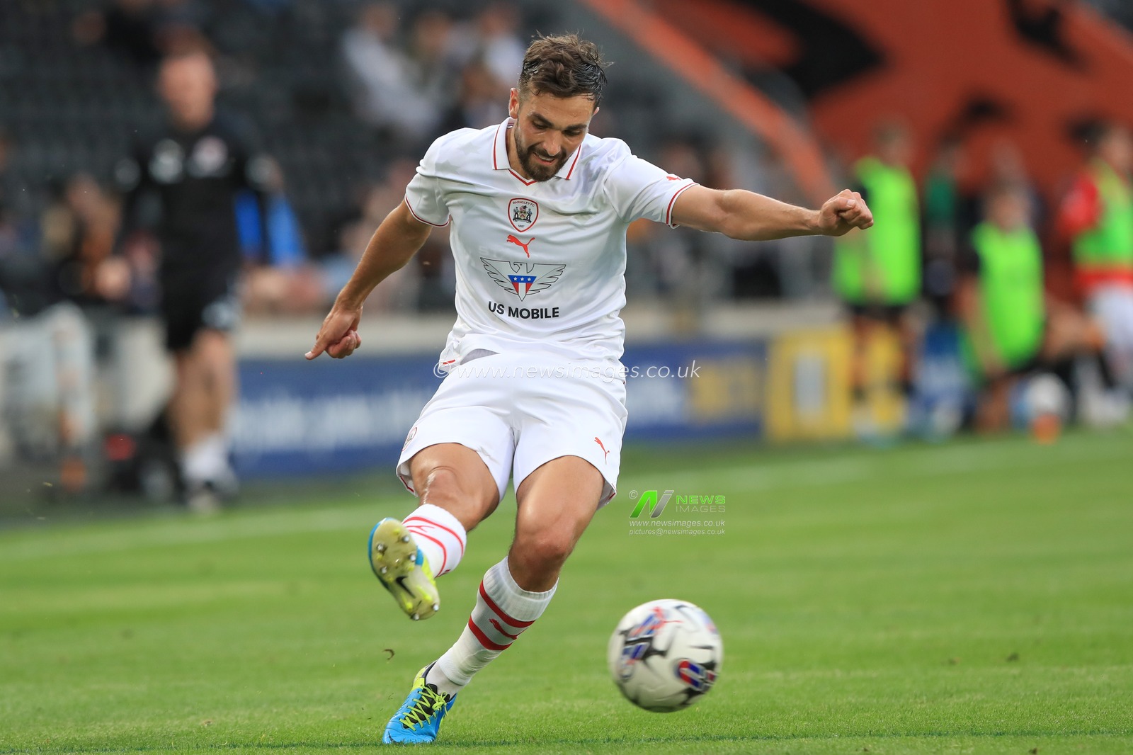 Adam Phillips #30 of Barnsley crosses the ball during the Pre-season friendly match Hull City vs Barnsley at MKM Stadium, Hull, United Kingdom, 18th July 2023

(Photo by Alfie Cosgrove/News Images)