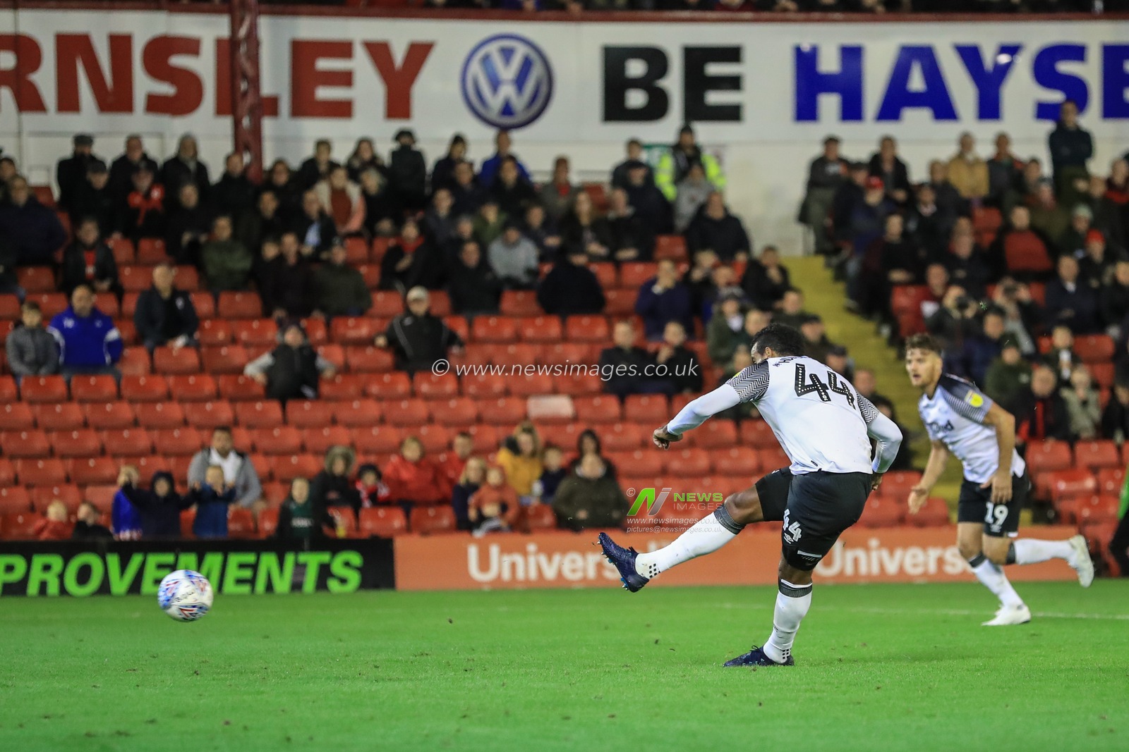 2nd October 2019, Oakwell, Barnsley, England; Sky Bet Championship, Barnsley v Derby County : Tom Huddlestone (44) of Derby County scores a penalty to make it 1-2

Credit: Mark Cosgrove/News Images