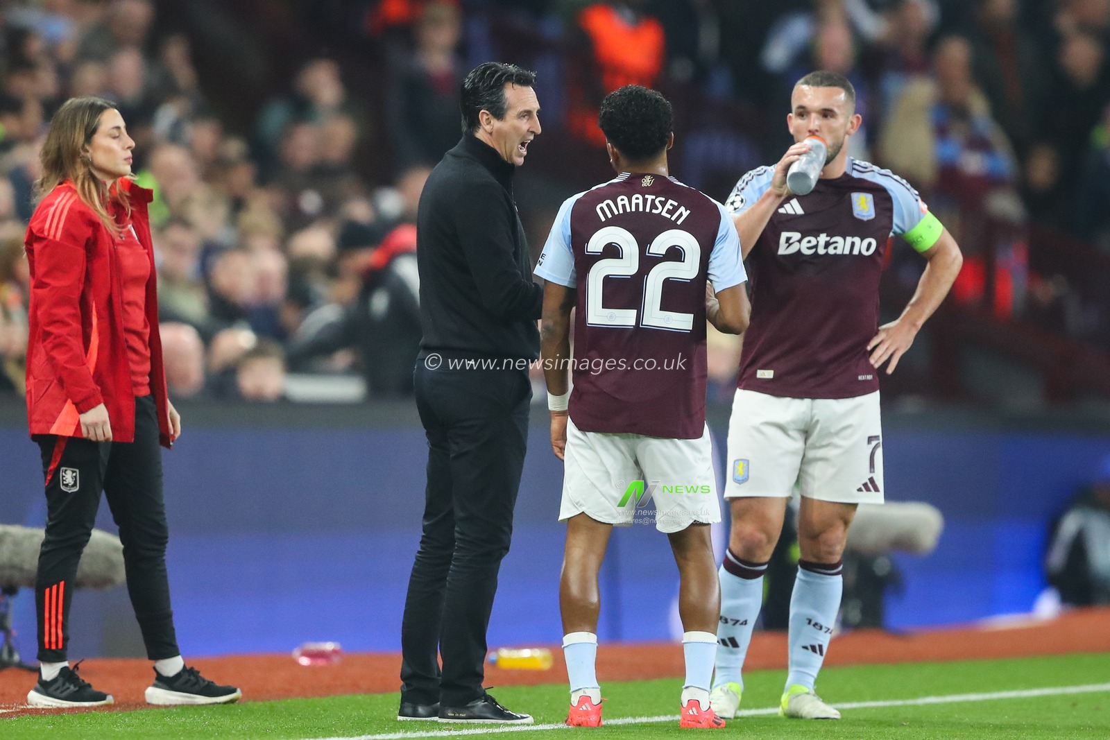 Unai Emery manager of Aston Villa talks to Ian Maatsen of Aston Villa and John McGinn of Aston Villa during the UEFA Champions League, League Stage Aston Villa vs Bologna at Villa Park, Birmingham, United Kingdom, 22nd October 2024

(Photo by Gareth Evans/News Images)